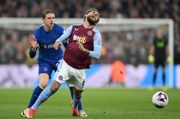 جانب من لقاء أستون فيلا وتشيلسي